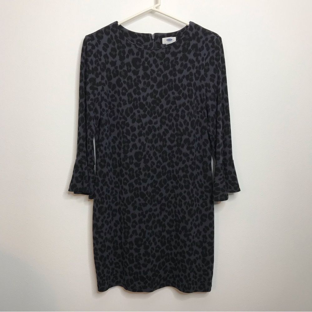 Old Navy Women’s Shift Dress Sz Medium Black/ Gray Animal Print Bell Sleeve